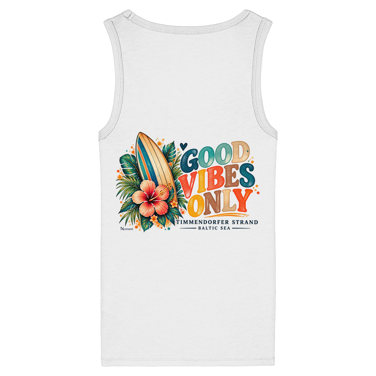 Original-Rückansicht 1: Damen Bio-Fitted-Tanktop in White mit Timmendorfer-Surf-Vibes-Rückenprint, Surfboard, Hibiskusblüten und Baltic-Sea-Schriftzug.