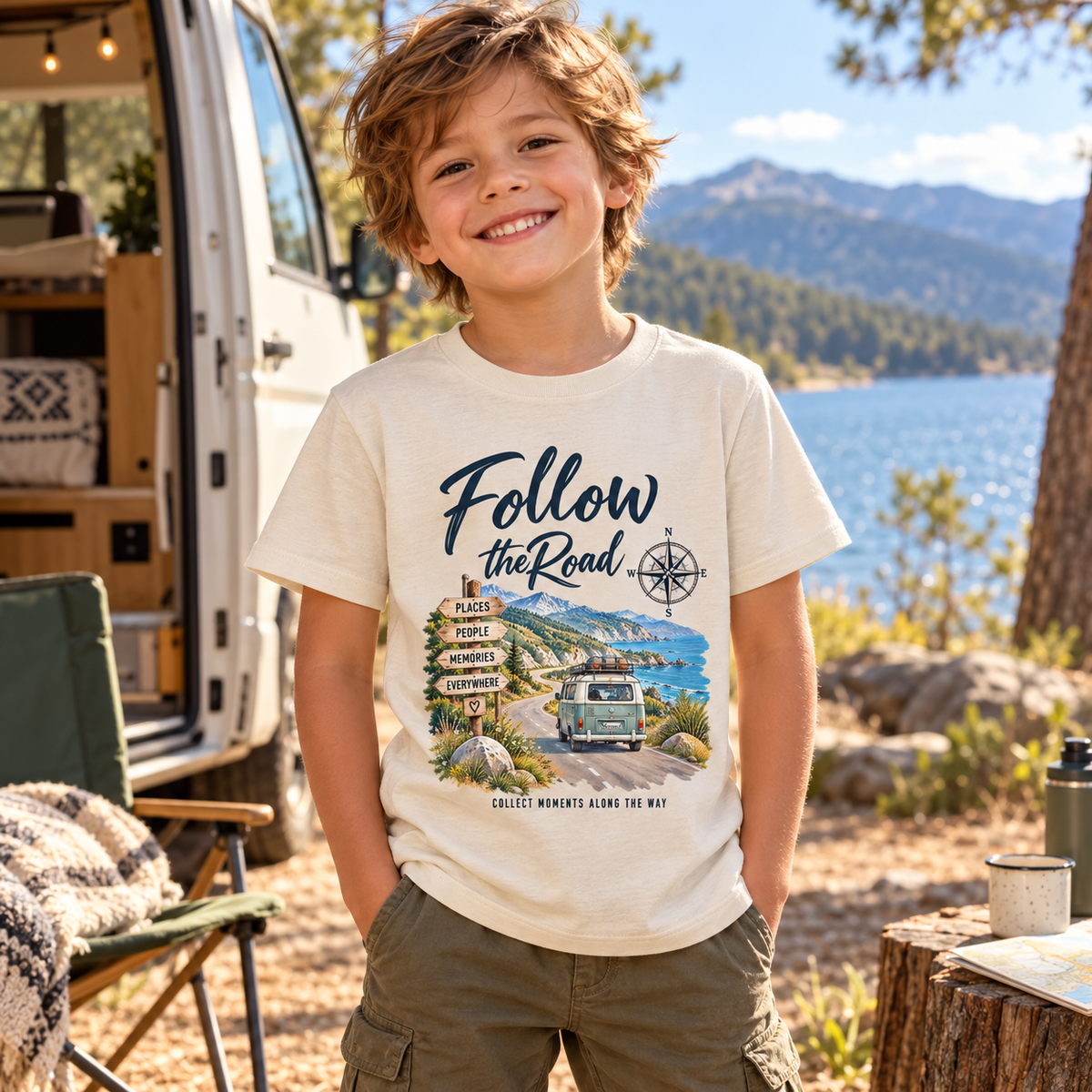 Kinder Bio T-Shirt mit Follow the Road Frontprint am See