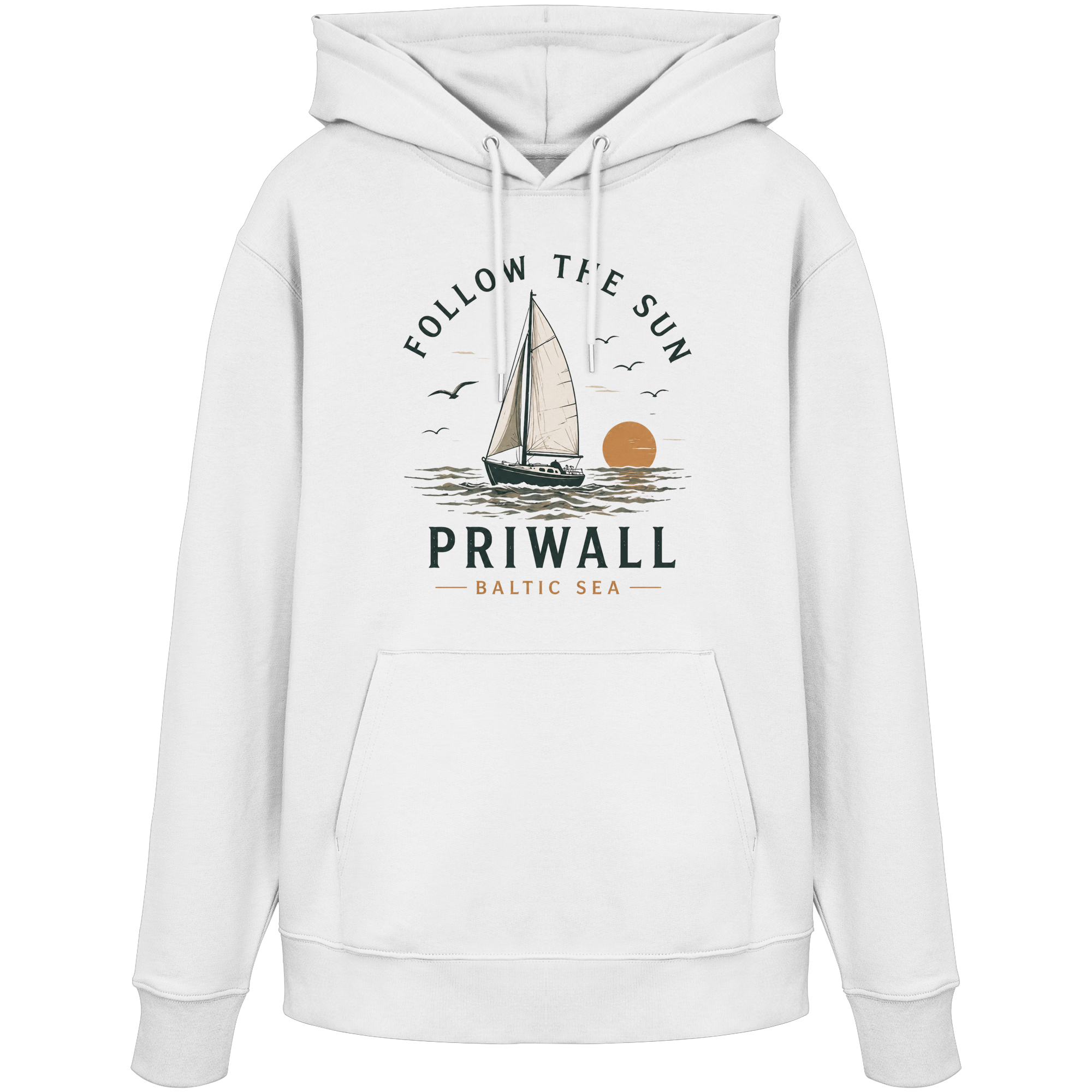 Weißer Follow the Sun Hoodie aus der Priwall Kollektion mit Segelboot Motiv und Ostsee Design