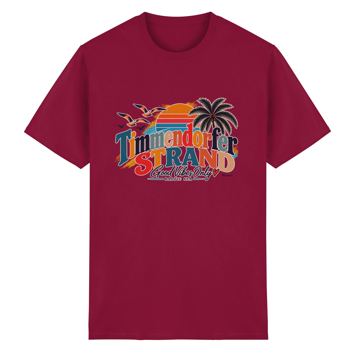 Vorderansicht des Essential-T-Shirts in Cardinal Red mit Timmendorfer-Strand-Good-Vibes-Only-Frontprint aus Sonnenuntergang, Palmen und Möwen.