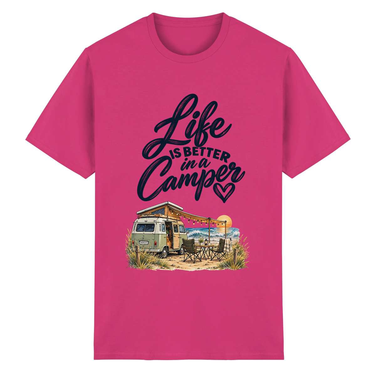 Essential T-Shirt mit „Life is better in a Camper“-Motiv – Vorderansicht in Heliconia für Vanlife- und Campingfans