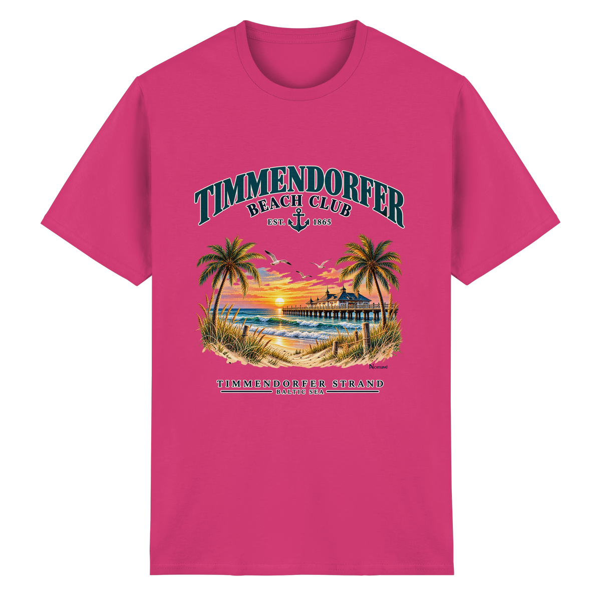 Originalmockup: Timmendorfer Beach Club Unisex Baumwoll-T-Shirt in Heliconia, Vorderansicht mit maritimem Frontprint, Palmen, Seebrücke und Meer.