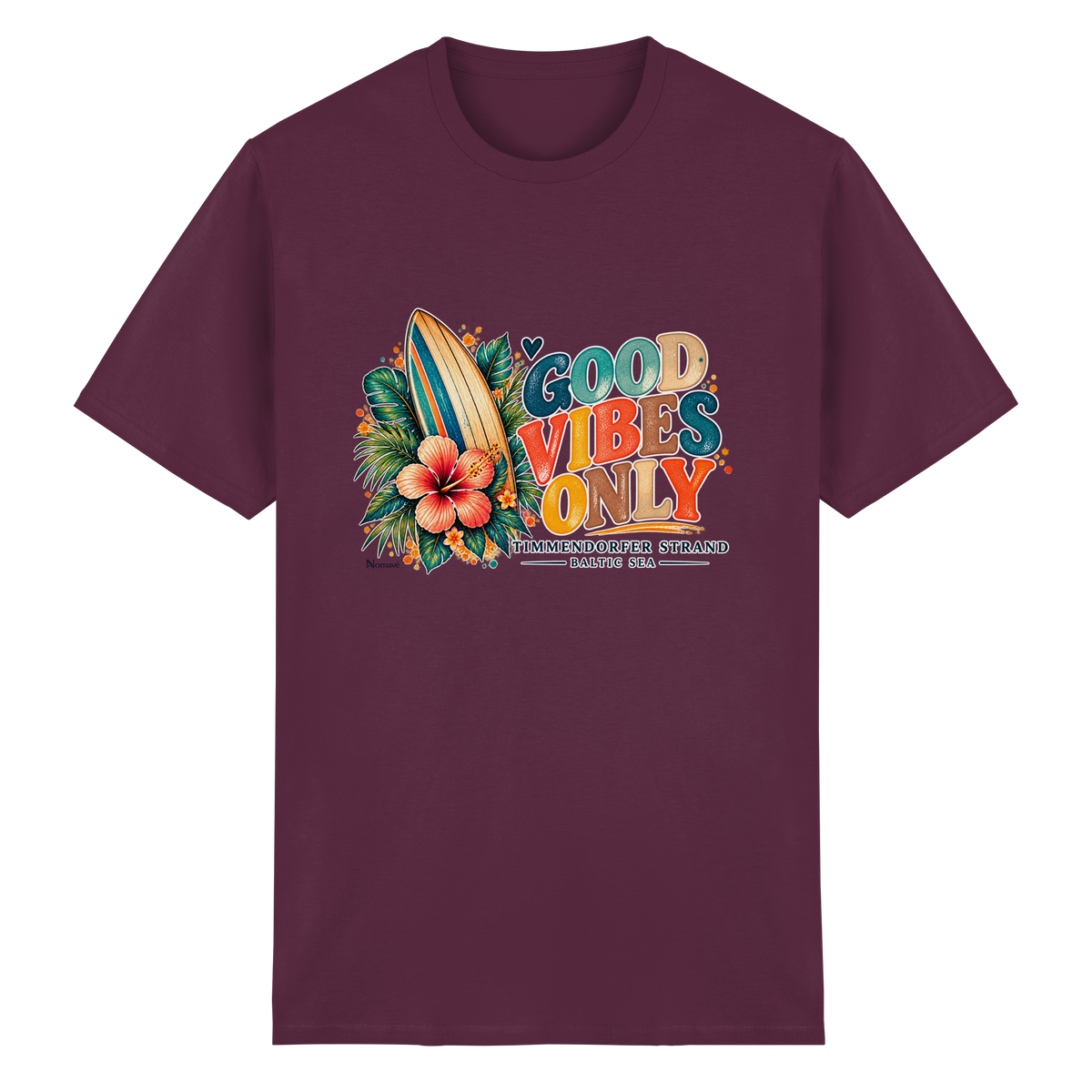 Timmendorfer Strand – Surf Vibes – Heavy-Cotton-T-Shirt mit Frontprint – Maroon; originales Katalogmockup der Vorderansicht mit Frontprint.