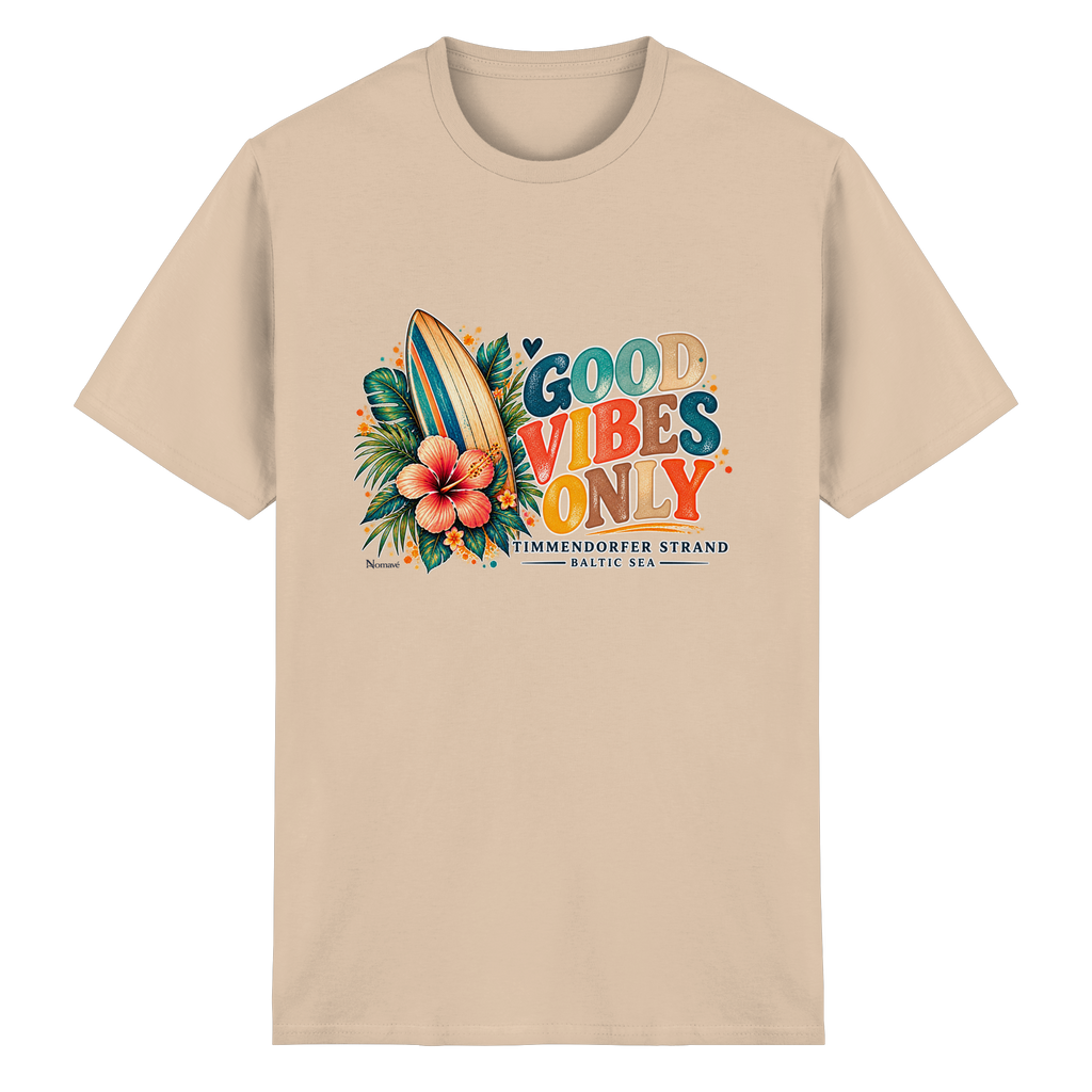 Timmendorfer Strand – Surf Vibes – Heavy-Cotton-T-Shirt mit Frontprint – Natural; originales Katalogmockup der Vorderansicht mit Frontprint.