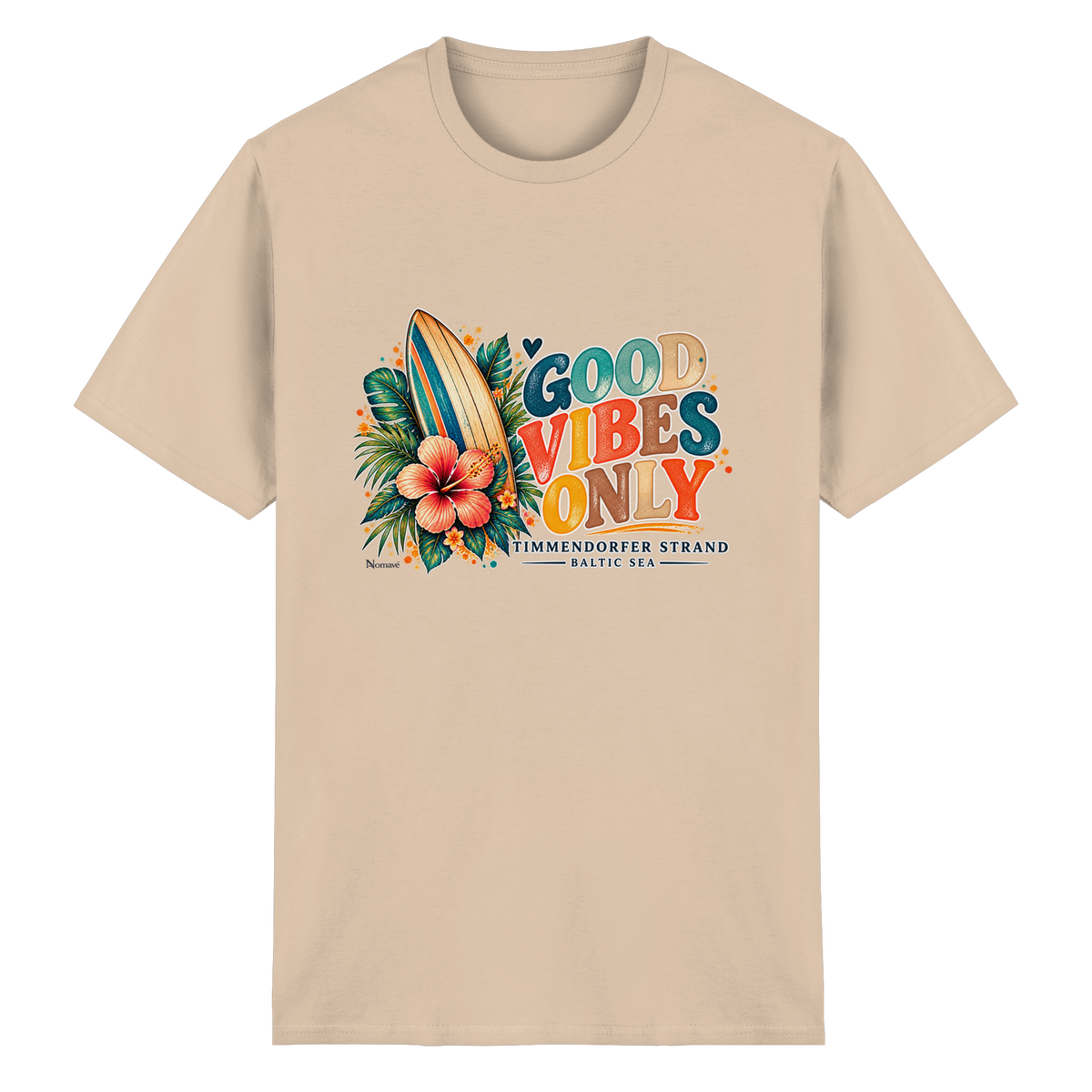 Timmendorfer Strand – Surf Vibes – Heavy-Cotton-T-Shirt mit Frontprint – Natural; originales Katalogmockup der Vorderansicht mit Frontprint.