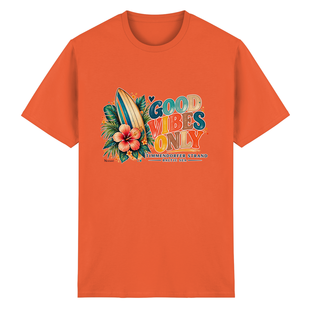 Timmendorfer Strand – Surf Vibes – Heavy-Cotton-T-Shirt mit Frontprint – Orange; originales Katalogmockup der Vorderansicht mit Frontprint.