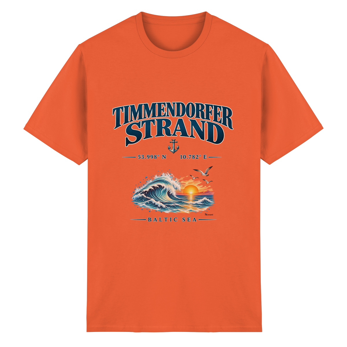 Original-Mockup 5: Unisex Heavy-Cotton-T-Shirt in Orange mit Timmendorfer Strand – Baltic Sea Frontprint.