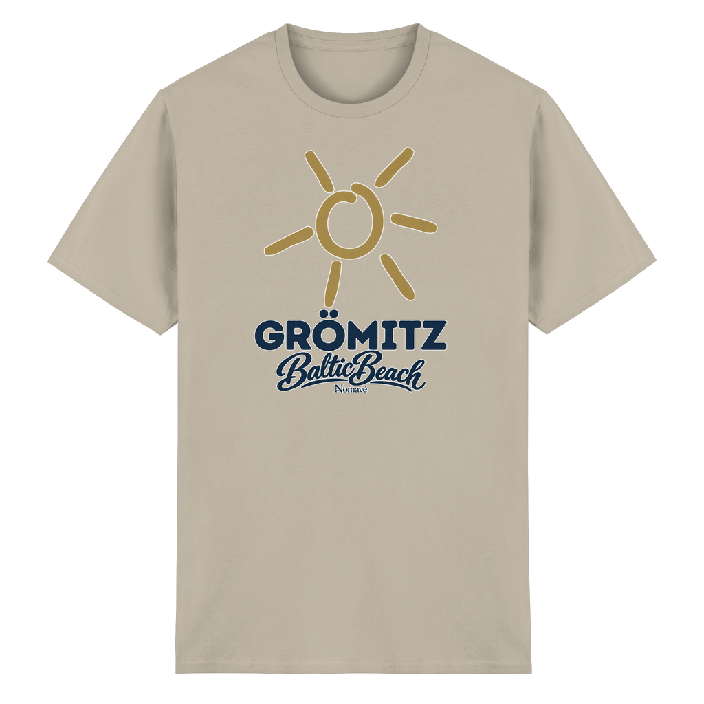 Essential T-Shirt Grömitz Sonne Baltic Beach in Sand – Frontdruck mit goldener Sonne, Shirtigo-Originalmockup 5