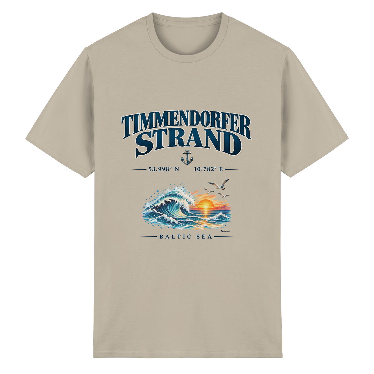 Original-Mockup 9: Unisex Heavy-Cotton-T-Shirt in Sand mit Timmendorfer Strand – Baltic Sea Frontprint.