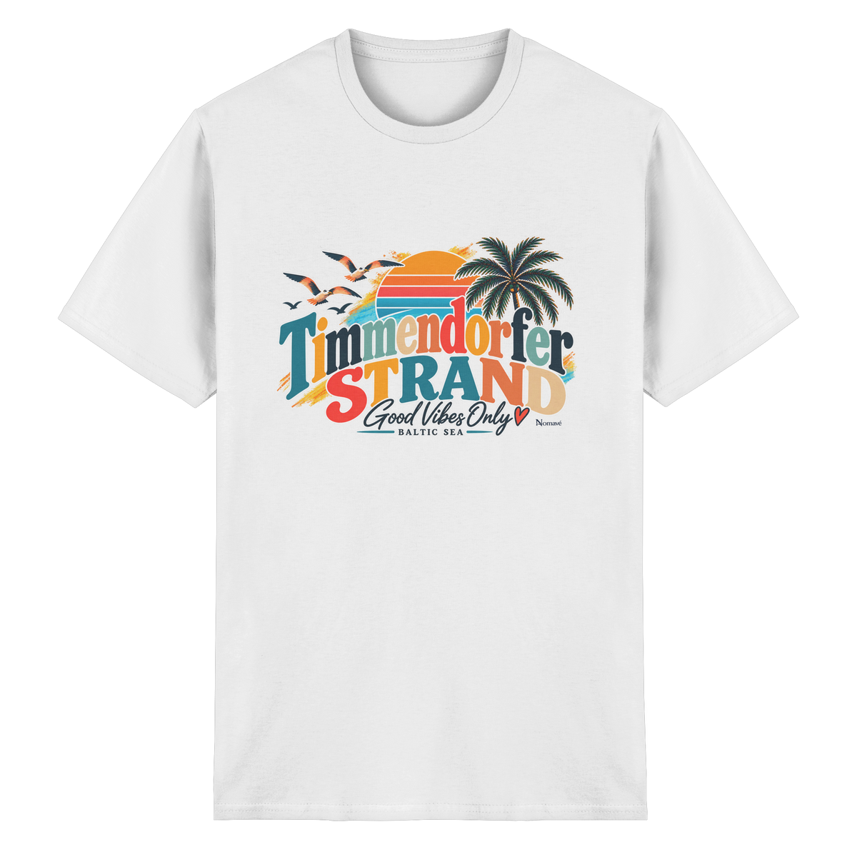Vorderansicht des Essential-T-Shirts in White mit Timmendorfer-Strand-Good-Vibes-Only-Frontprint aus Sonnenuntergang, Palmen und Möwen.