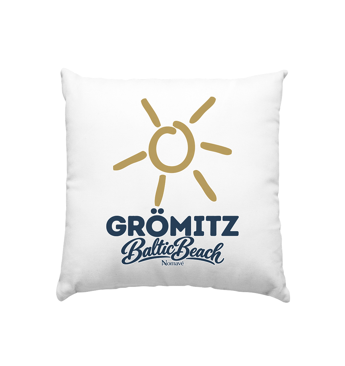 Grömitz Sonne Dekokissen 40 × 40 cm in Weiß satiniert mit goldener Sonne und Baltic-Beach-Motiv – Shirtigo-Originalmockup