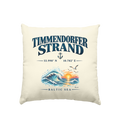 Original-Mockup 1: Kissen natur 40 × 40 cm in Natur mit Timmendorfer-Strand–Baltic-Sea-Motiv auf der Vorderseite.