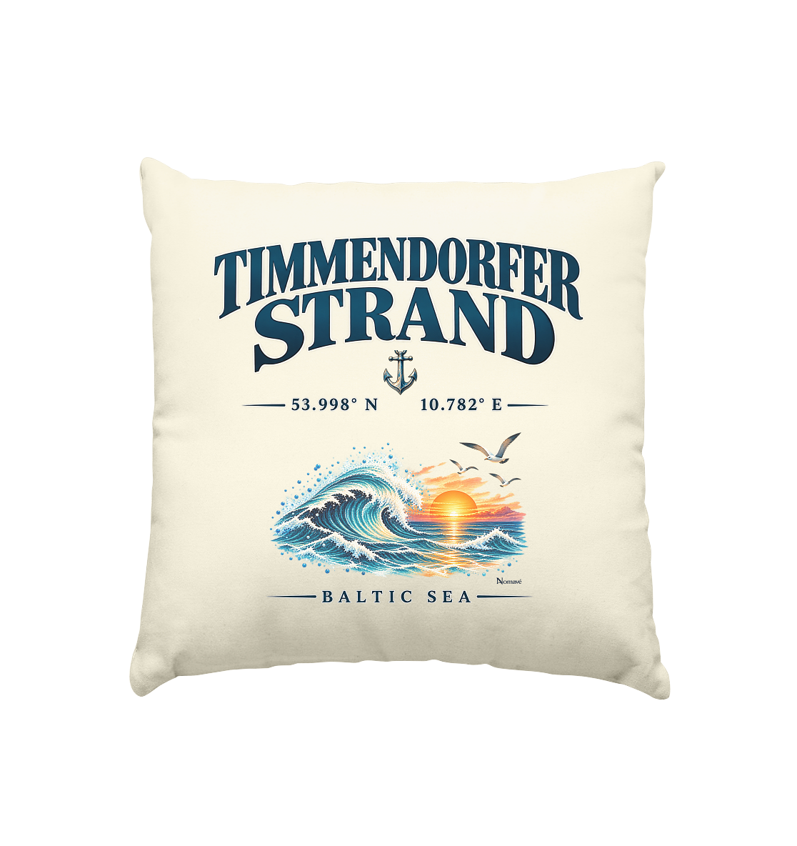 Original-Mockup 1: Kissen natur 40 × 40 cm in Natur mit Timmendorfer-Strand–Baltic-Sea-Motiv auf der Vorderseite.