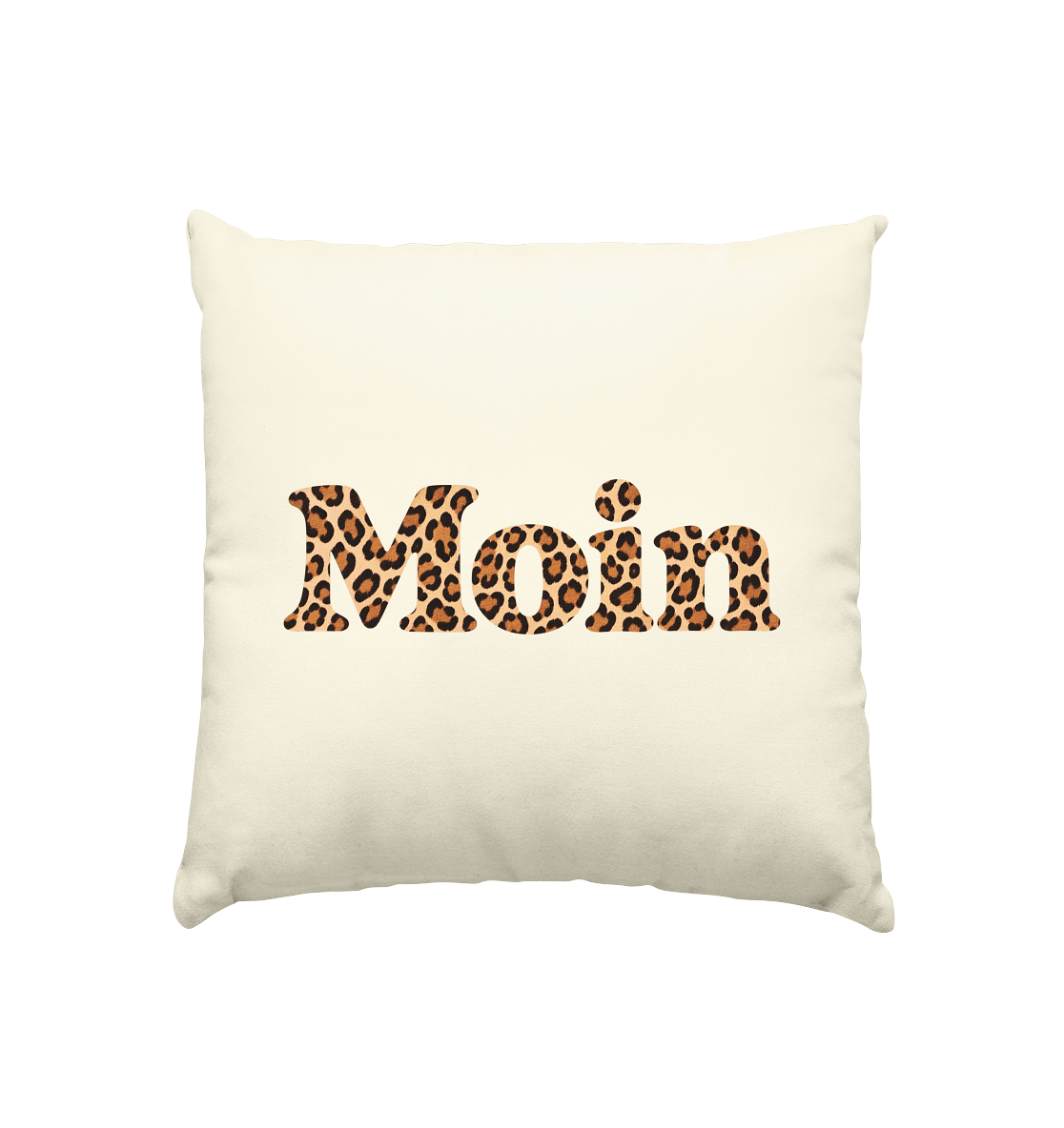 Original-Shirtigo-Mockup: Kissen 40 × 40 cm in Natur mit „Moin“ im Karamell-Leoprint auf der Vorderseite