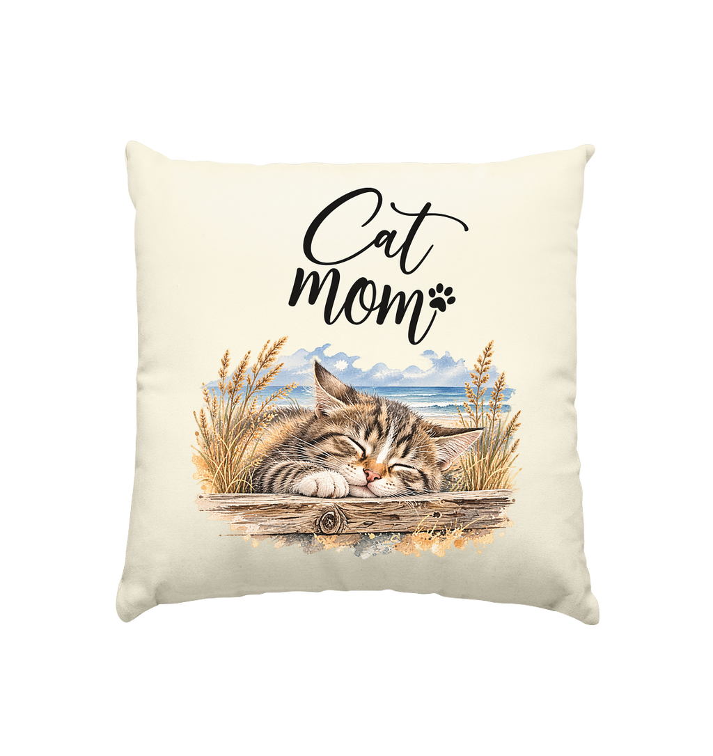Naturfarbenes Cat-Mom-Kissen 40 × 40 cm mit schlafender Katze, Küstenmotiv und schwarzem Cat-Mom-Schriftzug.