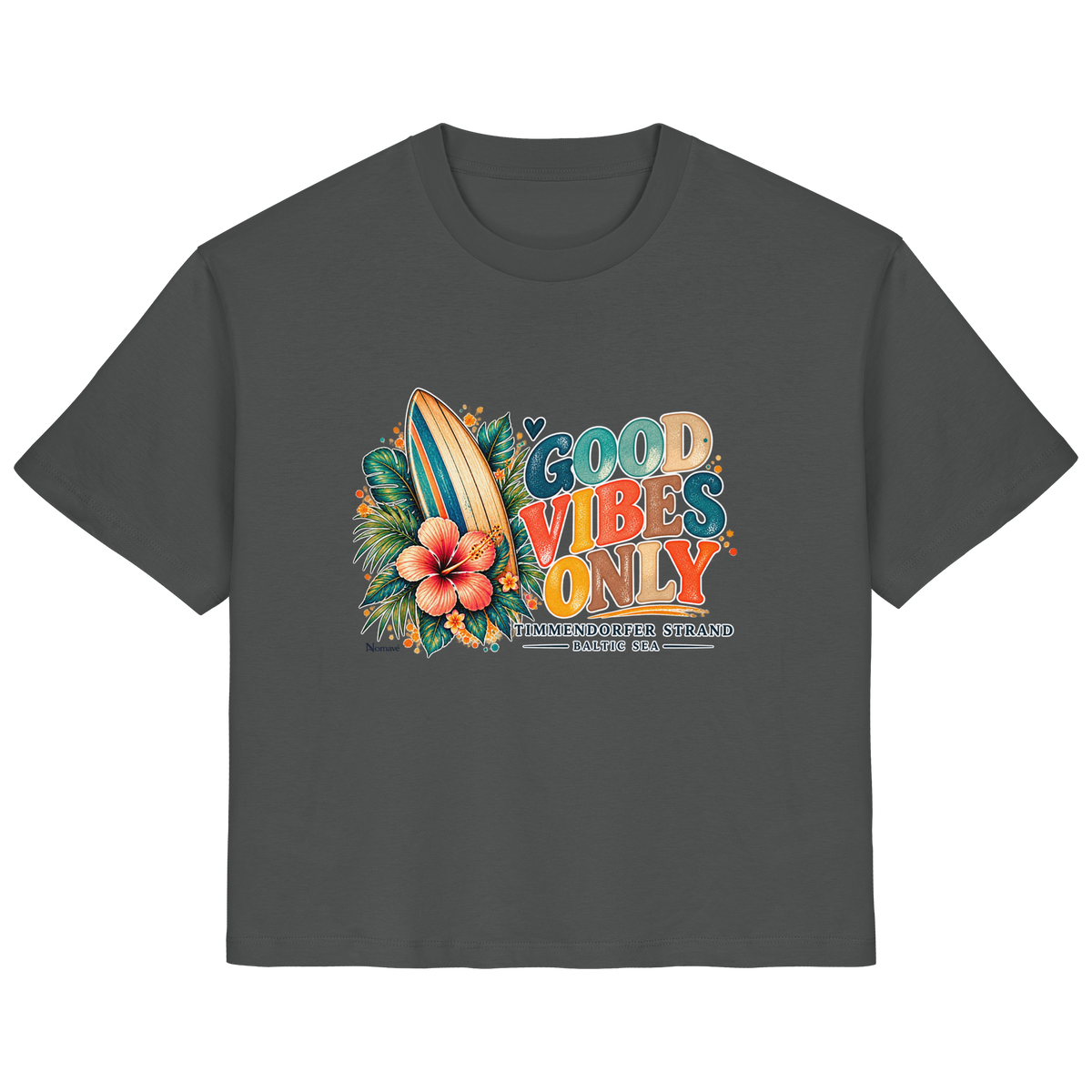 Timmendorfer Strand – Surf Vibes – Damen Bio-T-Shirt mit Frontprint in Anthracite – Katalog-Vorderansicht mit Surfboard, Hibiskus und Good-Vibes-Only-Frontprint.