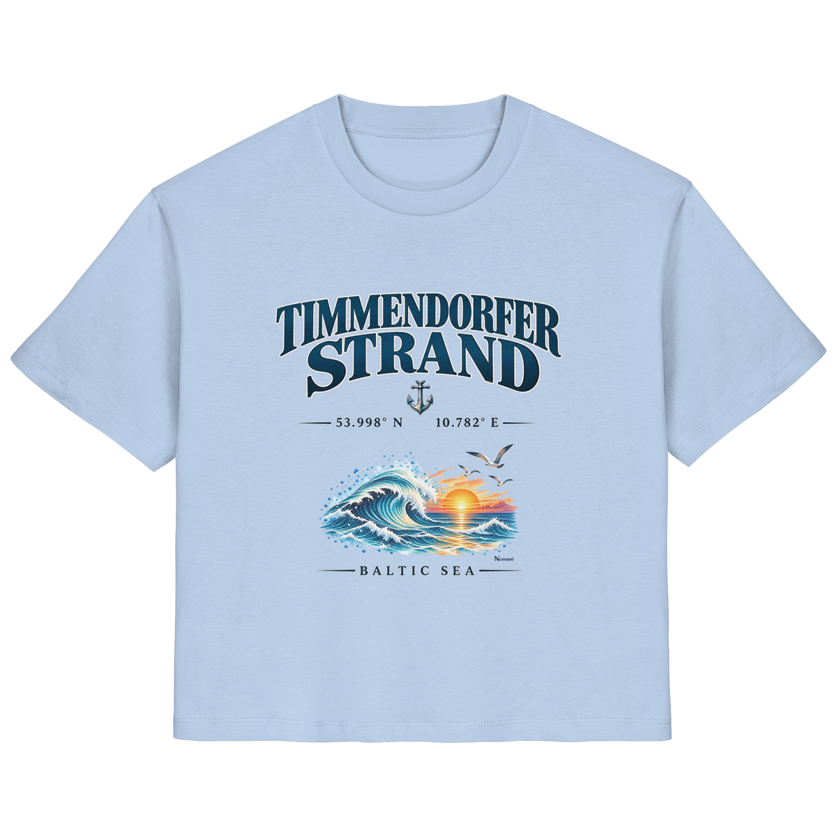 Original-Mockup 7: Damen Bio-T-Shirt in Blue Soul mit Timmendorfer Strand – Baltic Sea Frontprint.
