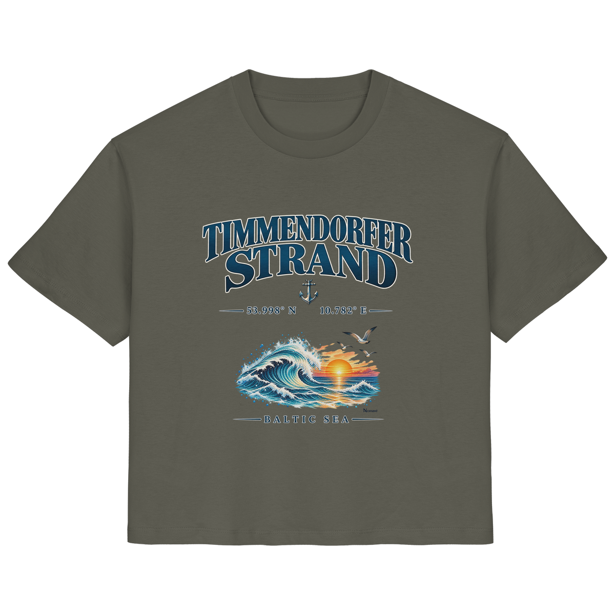 Original-Mockup 11: Damen Bio-T-Shirt in Khaki mit Timmendorfer Strand – Baltic Sea Frontprint.