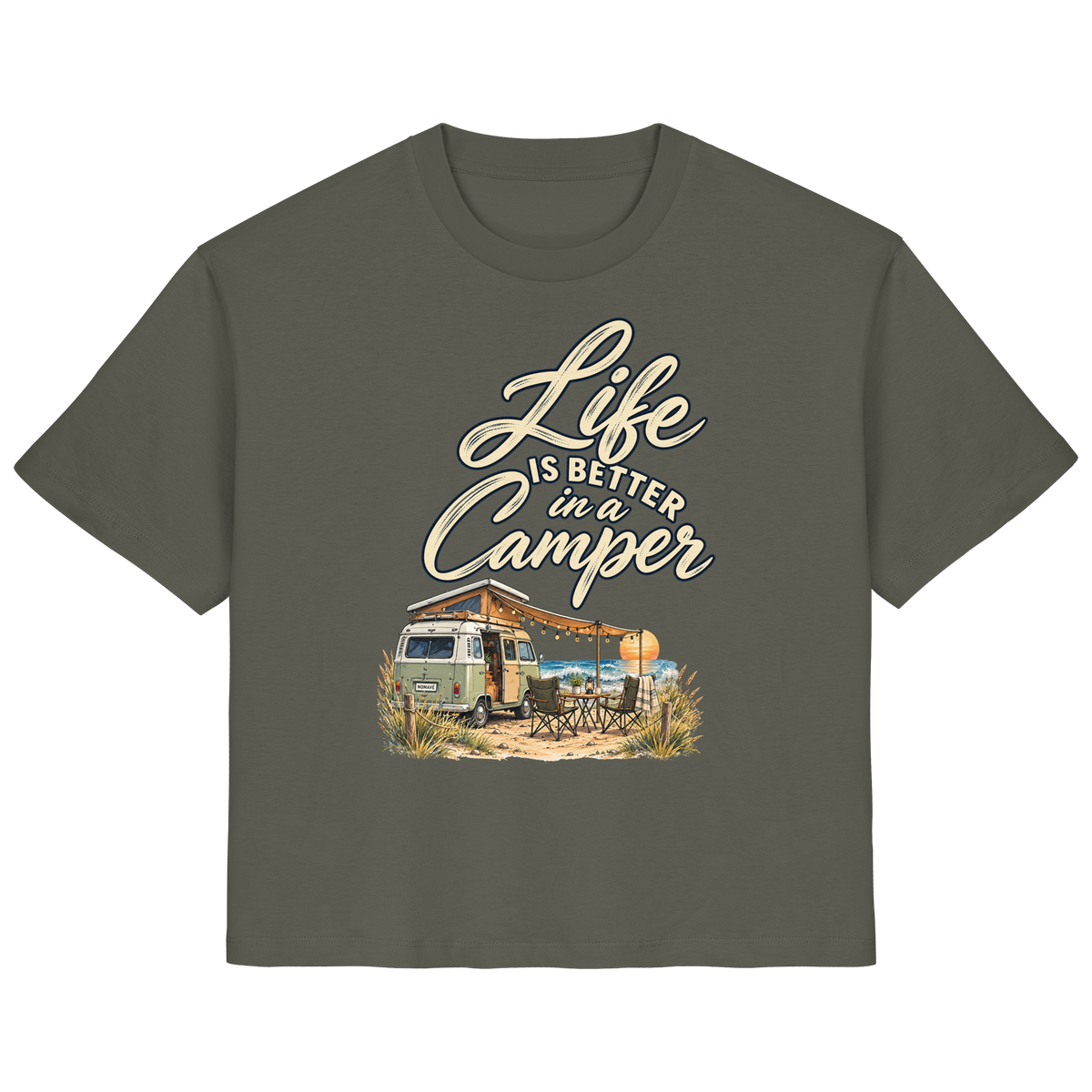 Damen Bio Shirt in Khaki mit „Life is better in a Camper“-Motiv – Vorderansicht für Vanlife- und Campingfans