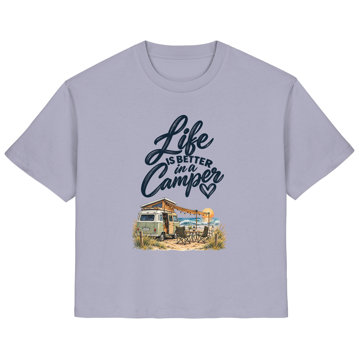 Damen Bio Shirt mit „Life is better in a Camper“-Motiv – Vorderansicht in Lavender für Vanlife- und Campingfans