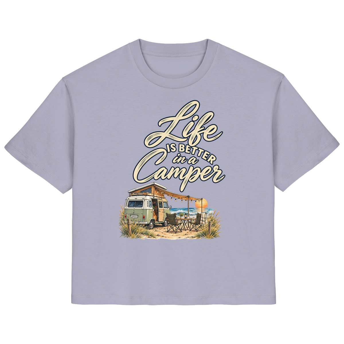 Damen Bio Shirt in Lavender mit „Life is better in a Camper“-Motiv – Vorderansicht für Vanlife- und Campingfans