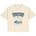 Original-Mockup 1: Damen Bio-T-Shirt in Natural Raw mit Timmendorfer Strand – Baltic Sea Frontprint.