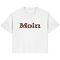 Damen-Bio-T-Shirt in White mit Moin-Leo-Blush-Pink-Motiv auf der Vorderseite.