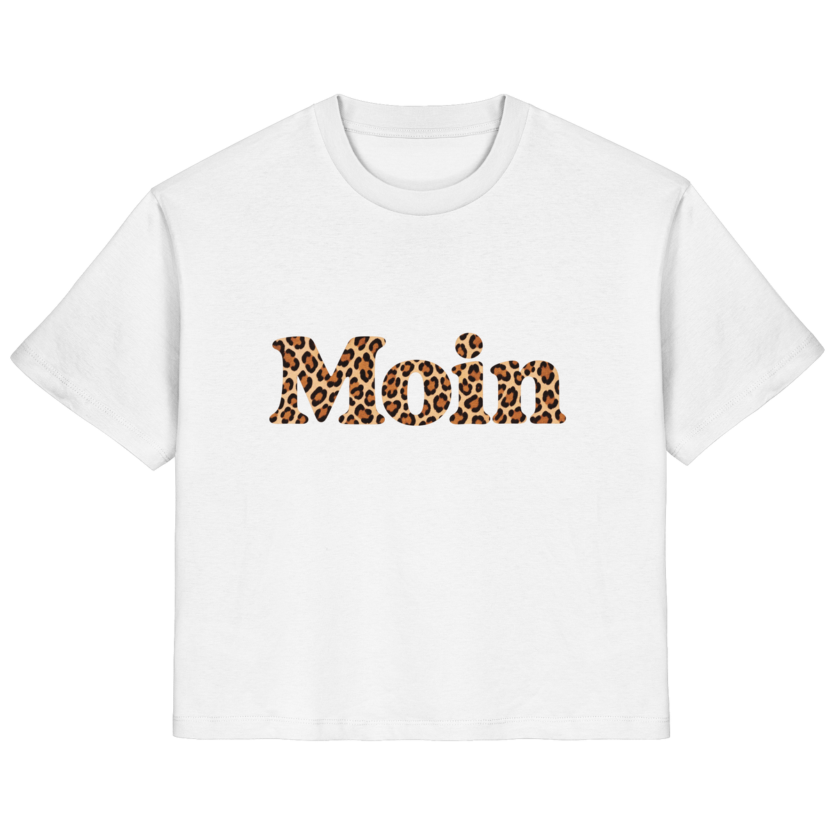 Original-Shirtigo-Mockup: Damen Bio T-Shirt in White mit „Moin“ im Karamell-Leoprint als Frontprint