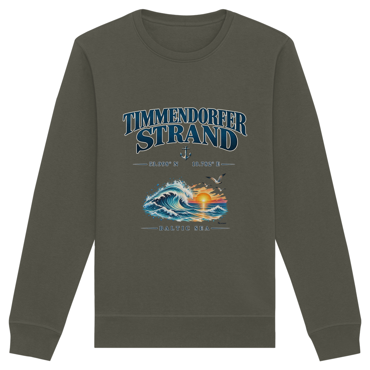 Original-Mockup 6: Unisex Bio-Sweatshirt in Khaki mit Timmendorfer Strand – Baltic Sea Frontprint.