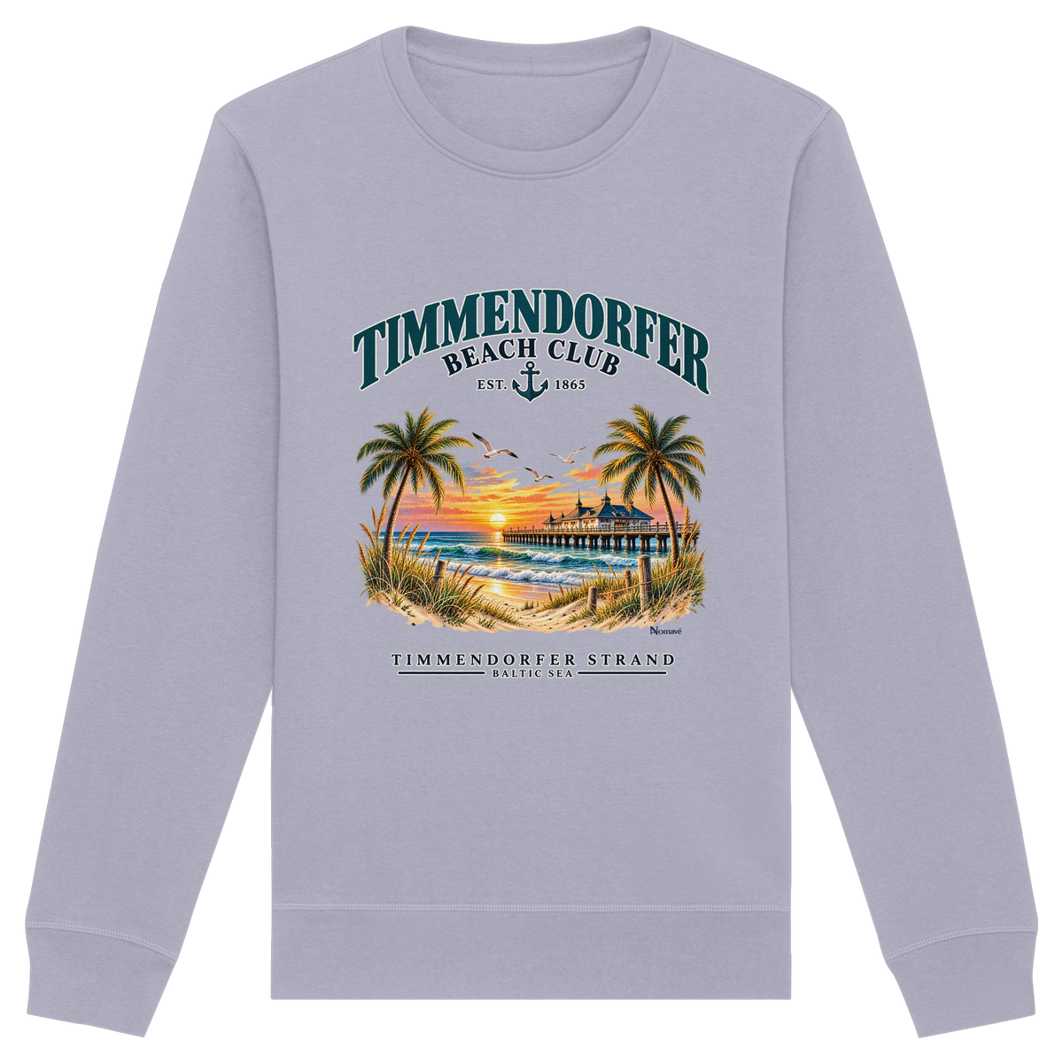Originalmockup: Unisex Bio-Sweatshirt in Serene Blue mit Timmendorfer-Beach-Club-Frontprint, Motivansicht.