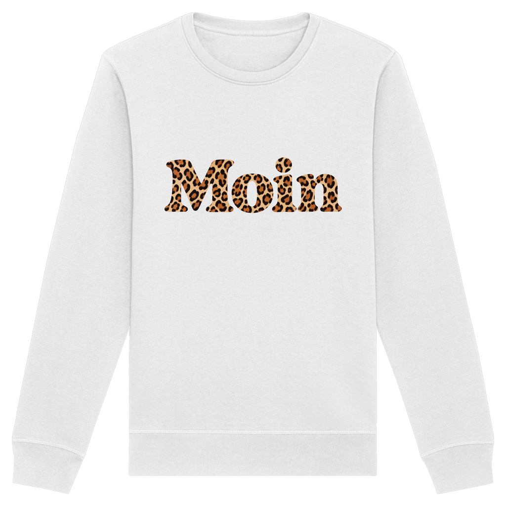 Original-Shirtigo-Mockup: Bio Unisex Sweatshirt in White mit „Moin“ im Karamell-Leoprint auf der Vorderseite