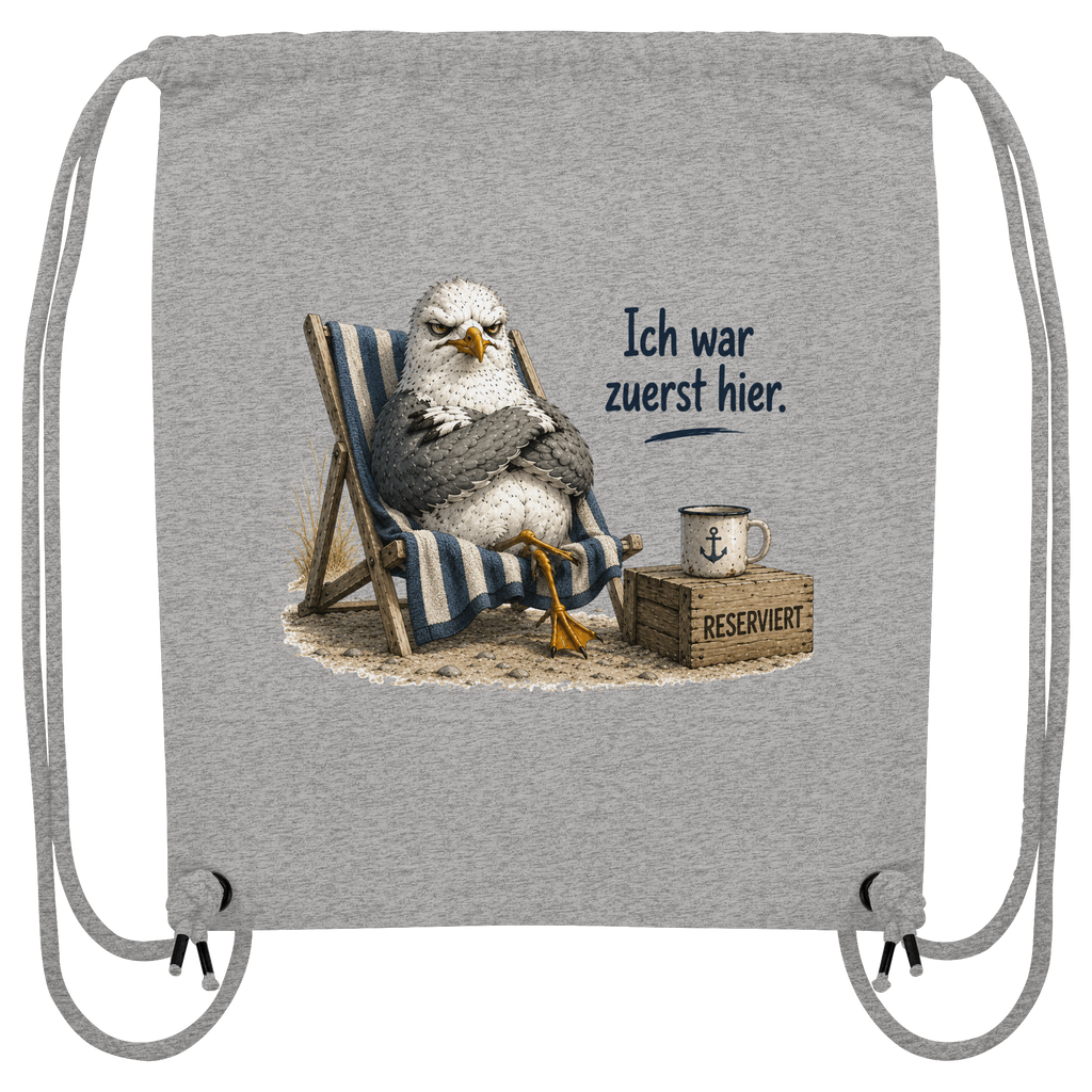 Original-Mockup: graumelierter Gym-Bag mit Kordeln, vorn Möwe im Strandstuhl und Spruch Ich war zuerst hier.