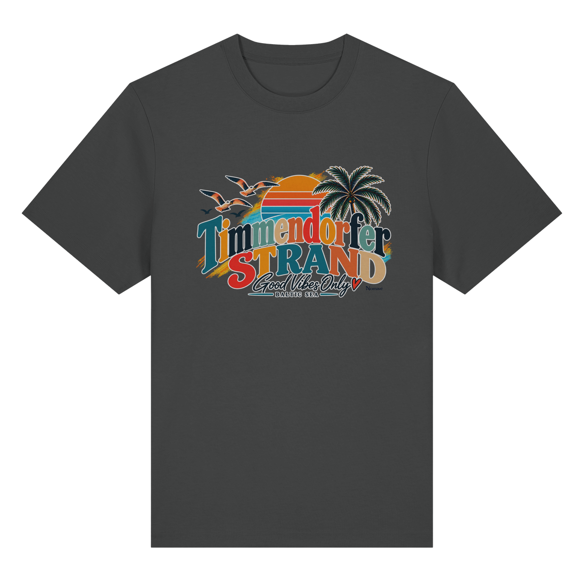Vorderansicht des Heavy-T-Shirts in Anthracite mit Timmendorfer-Strand-Good-Vibes-Only-Frontprint aus Sonnenuntergang, Palmen und Möwen.