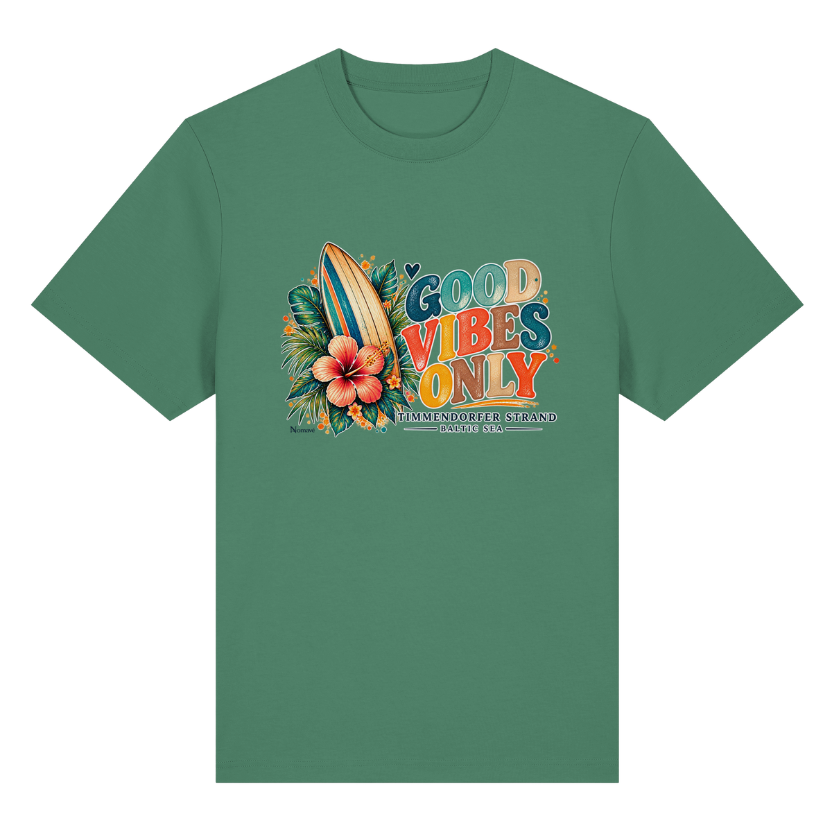 Timmendorfer Strand – Surf Vibes – Bio-Heavy-T-Shirt mit Frontprint – Green Bay; originales Katalogmockup der Vorderansicht mit Frontprint.