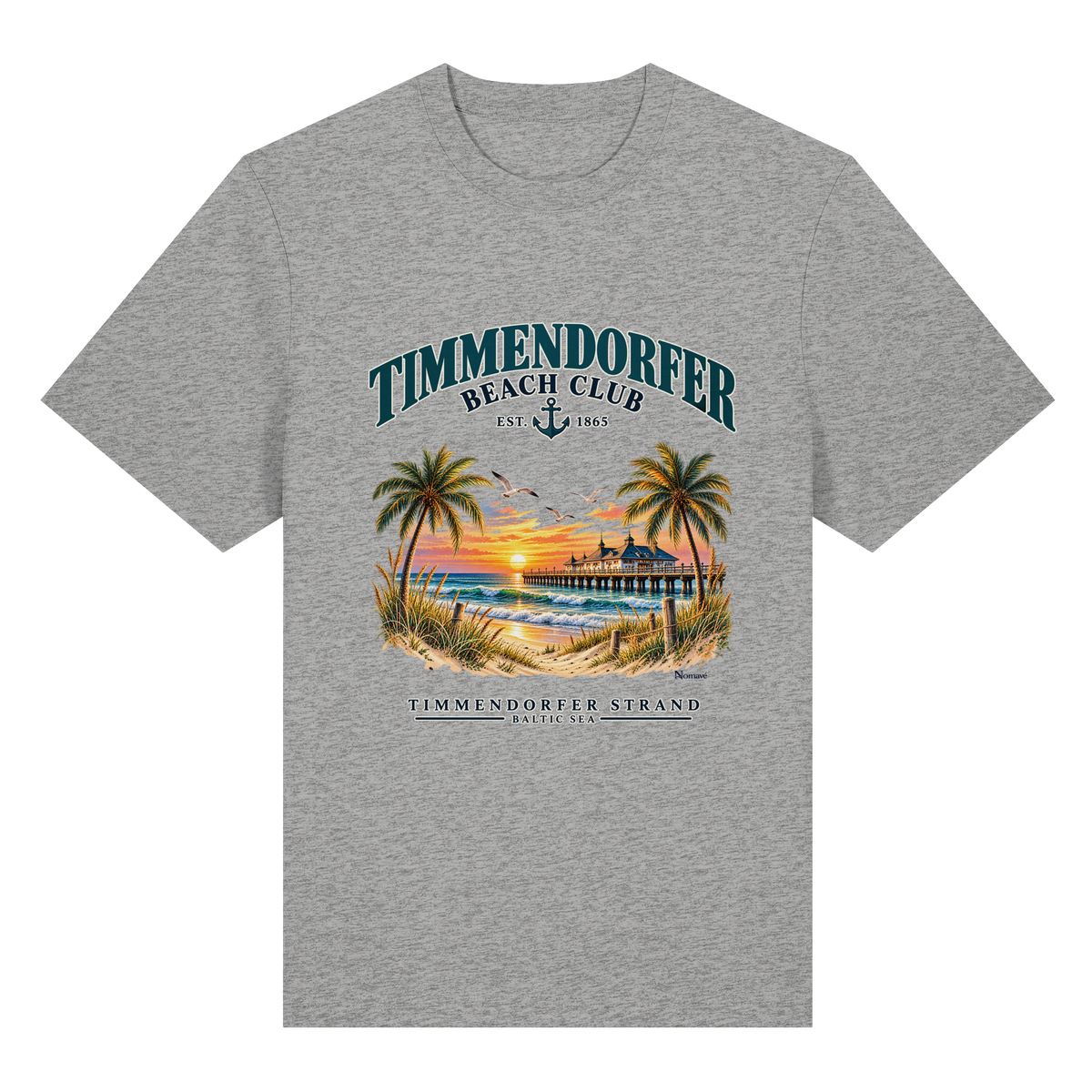 Originalmockup: Timmendorfer Beach Club Unisex Bio-Heavy-T-Shirt in Heather Grey, Vorderansicht mit maritimem Frontprint, Palmen, Seebrücke und Meer.