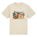 Timmendorfer Strand – Surf Vibes – Bio-Heavy-T-Shirt mit Frontprint – Natural Raw; originales Katalogmockup der Vorderansicht mit Frontprint.