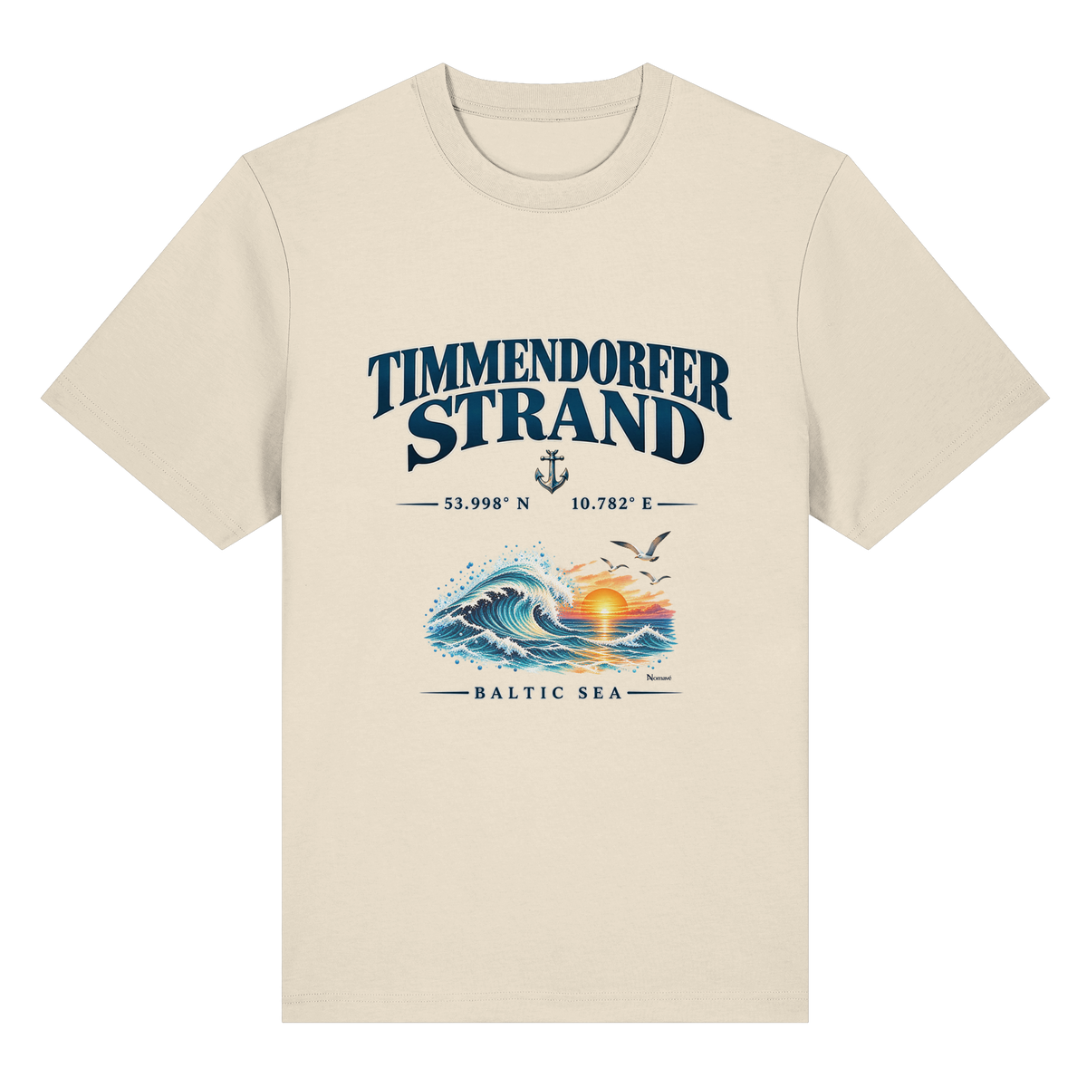 Original-Mockup 1: Unisex Bio-Heavy-T-Shirt in Natural Raw mit Timmendorfer Strand – Baltic Sea Frontprint.