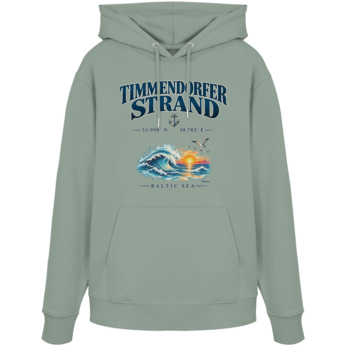 Original-Mockup 4: Unisex Bio-Hoodie in Aloe mit Timmendorfer Strand – Baltic Sea Frontprint.