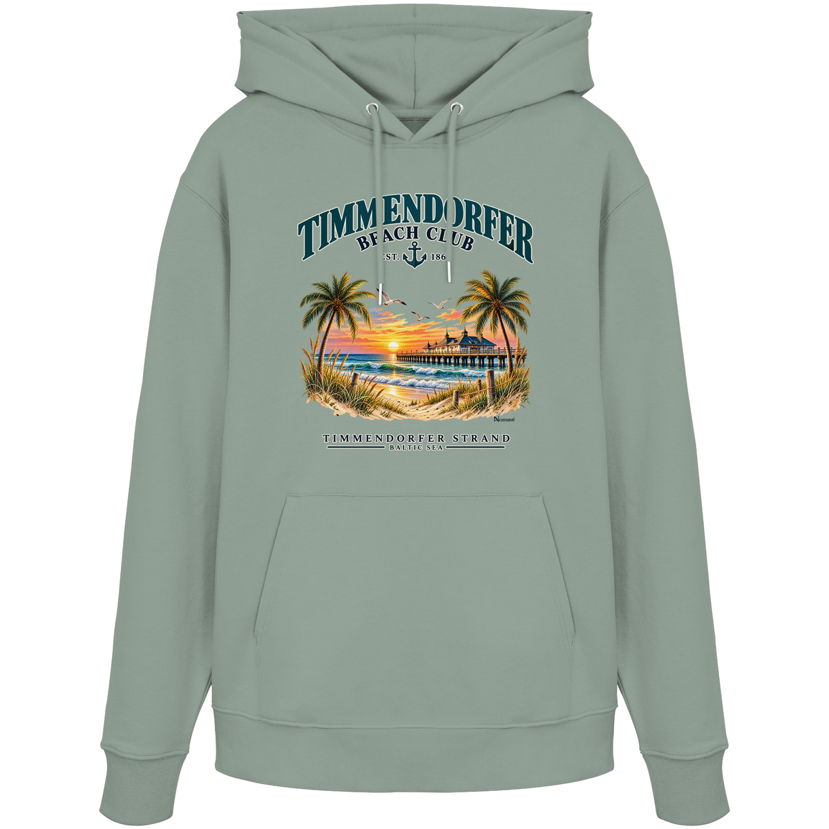 Originalmockup: Timmendorfer Beach Club Unisex Bio-Hoodie in Aloe, Vorderansicht mit maritimem Frontprint, Palmen, Seebrücke und Meer.