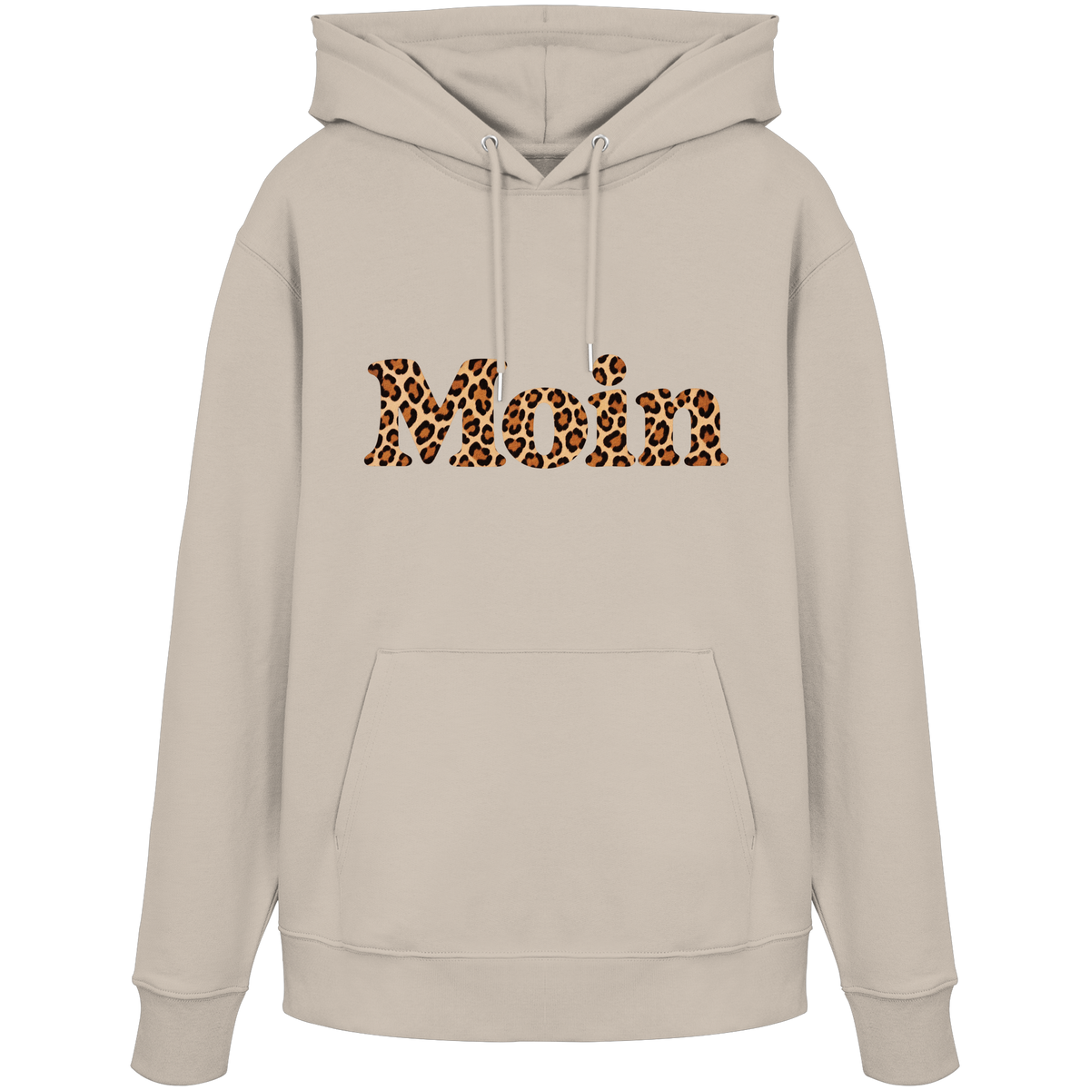 Original-Shirtigo-Mockup: Bio Unisex Hoodie in Desert Dust mit lesbarem „Moin“ im Karamell-Leoprint als Frontprint