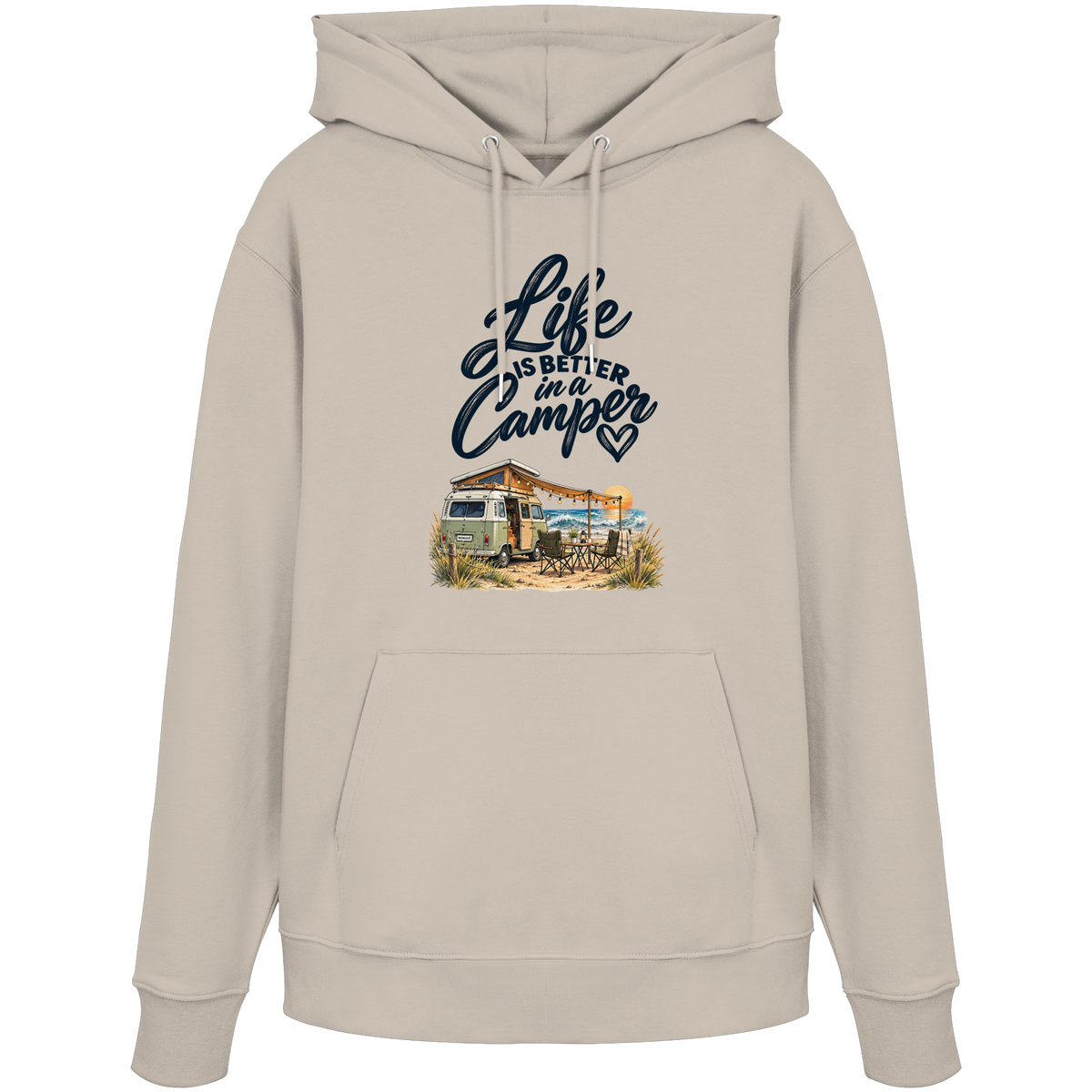 Bio Hoodie Kapuzenpullover mit „Life is better in a Camper“-Motiv – Vorderansicht in Desert Dust für Vanlife- und Campingfans