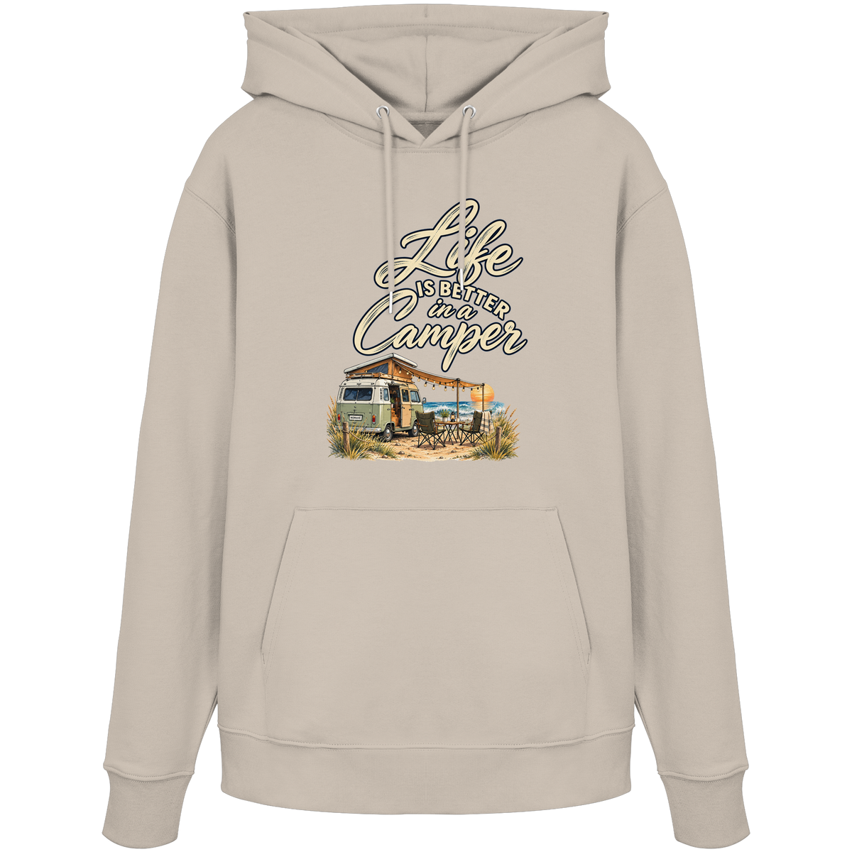 Bio Hoodie in Desert Dust mit „Life is better in a Camper“-Motiv – Vorderansicht für Vanlife- und Campingfans