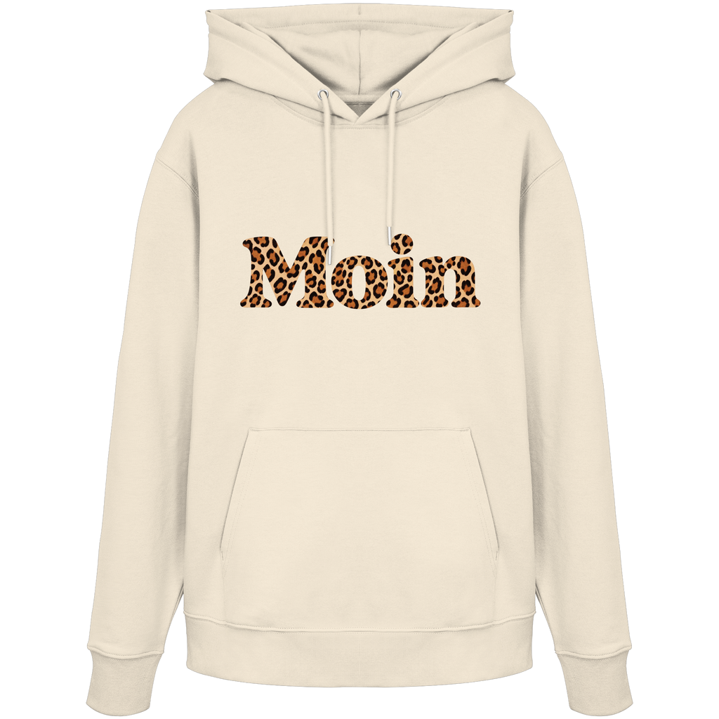 Original-Shirtigo-Mockup: Bio Unisex Hoodie in Natural Raw mit lesbarem „Moin“ im Karamell-Leoprint als Frontprint