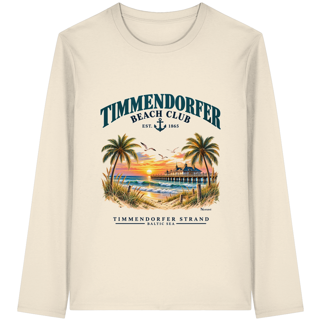 Originalmockup: Timmendorfer Beach Club Unisex Bio-Longsleeve in Natural Raw, Vorderansicht mit maritimem Frontprint, Palmen, Seebrücke und Meer.