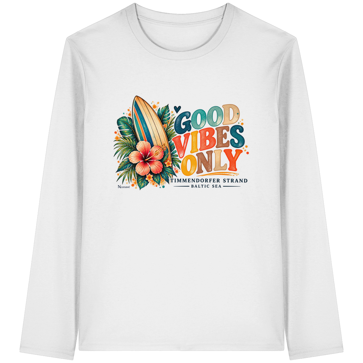 Unisex Bio-Langarmshirt in Weiß mit Timmendorfer Surf-Vibes-Frontprint – Katalog-Vorderansicht.