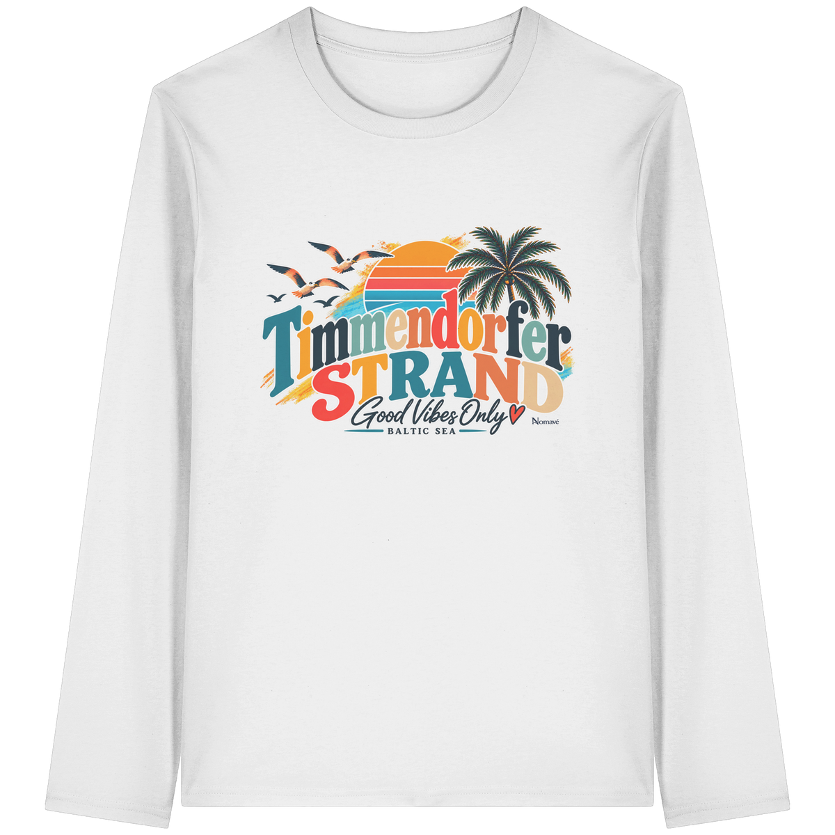 Vorderansicht des Unisex-Langarmshirts in White mit Timmendorfer-Strand-Good-Vibes-Only-Frontprint aus Sonnenuntergang, Palmen und Möwen.