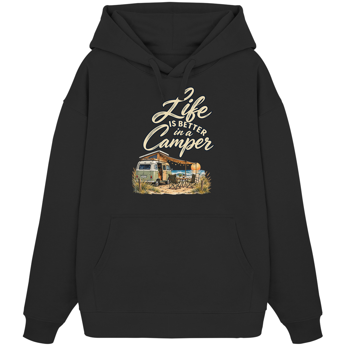 Bio Oversize Hoodie in Black mit „Life is better in a Camper“-Motiv – Vorderansicht für Vanlife- und Campingfans
