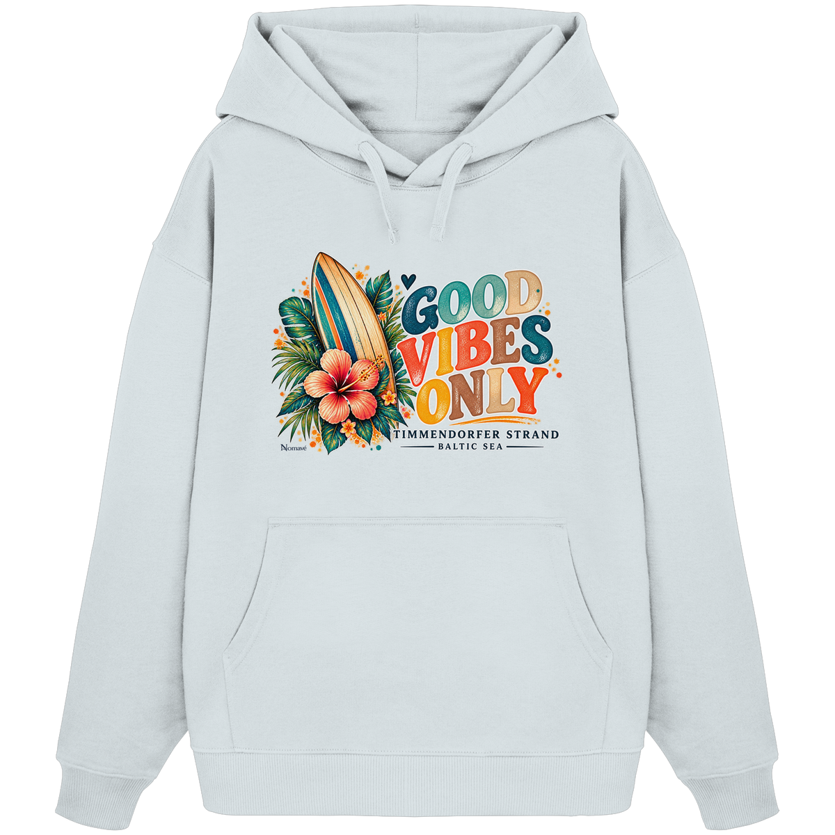Timmendorfer Strand – Surf Vibes – Unisex Bio-Oversize-Hoodie mit Frontprint in Blue Ice – Katalog-Vorderansicht mit Surfboard, Hibiskus und Good-Vibes-Only-Frontprint.