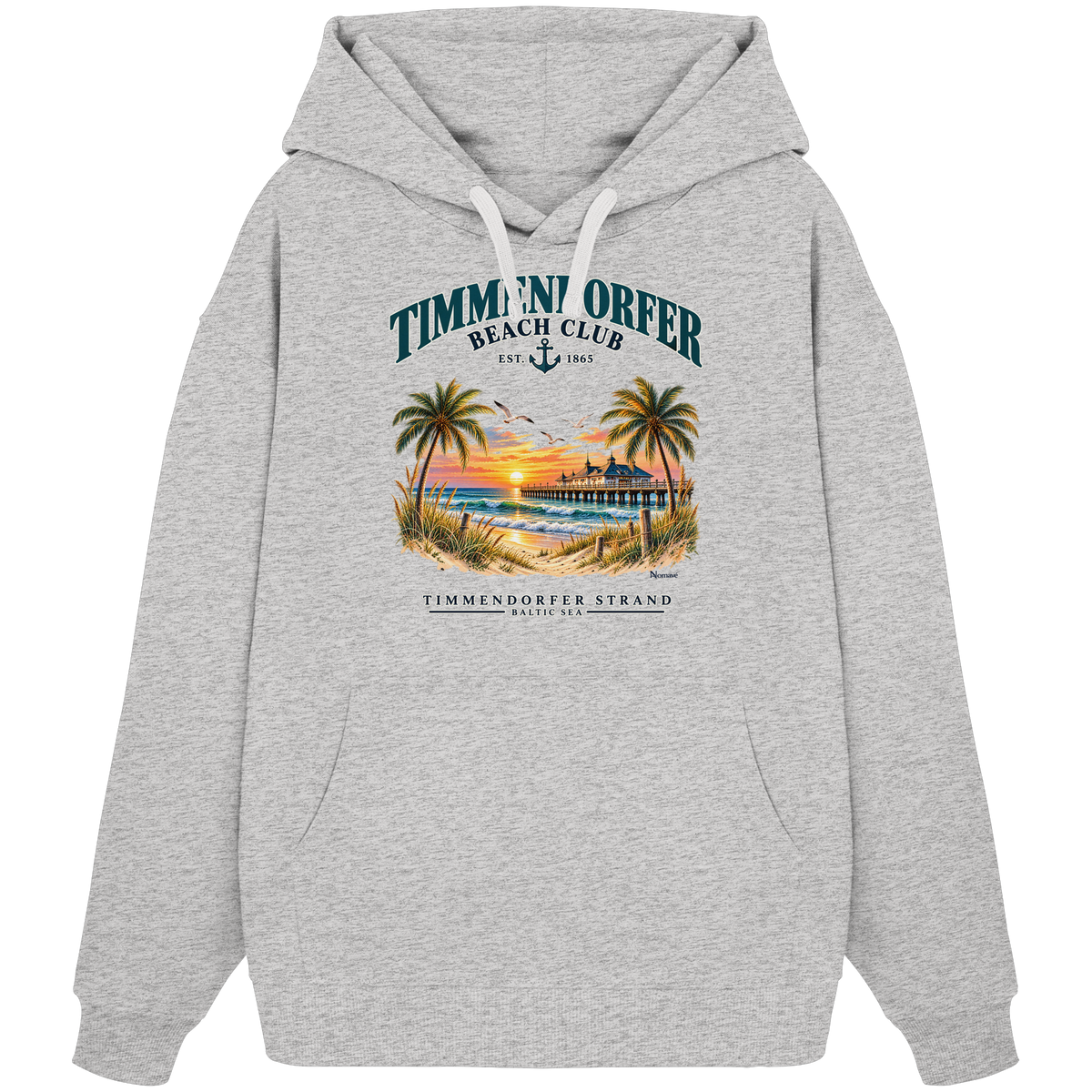 Originalmockup: Timmendorfer Beach Club Unisex Bio-Oversize-Hoodie in Cool Heather Grey, Vorderansicht mit maritimem Frontprint, Palmen, Seebrücke und Meer.