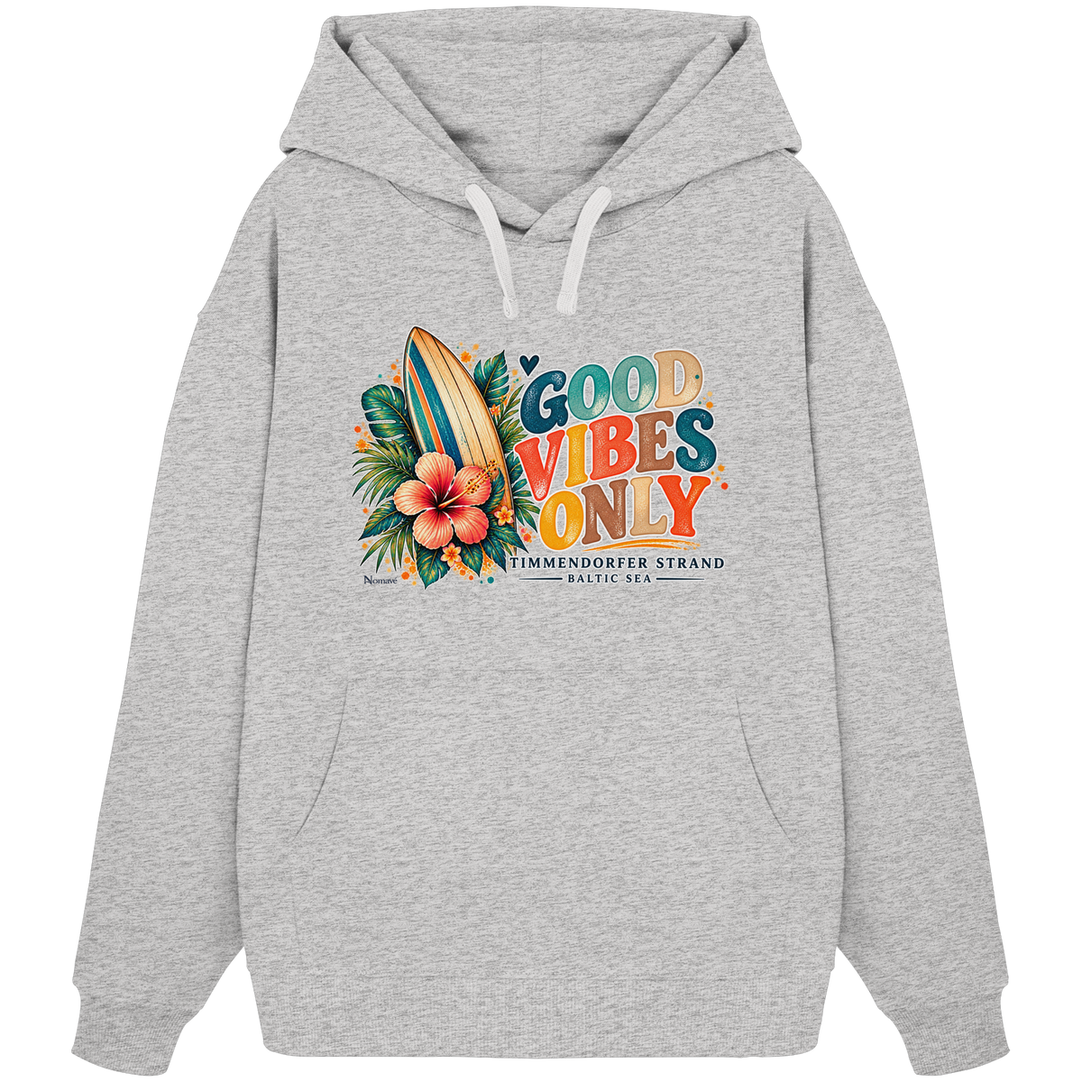 Timmendorfer Strand – Surf Vibes – Unisex Bio-Oversize-Hoodie mit Frontprint in Cool Heather Grey – Katalog-Vorderansicht mit Surfboard, Hibiskus und Good-Vibes-Only-Frontprint.